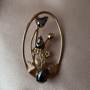 Amsol Gold and Black Floral Brooch 🖤🥀